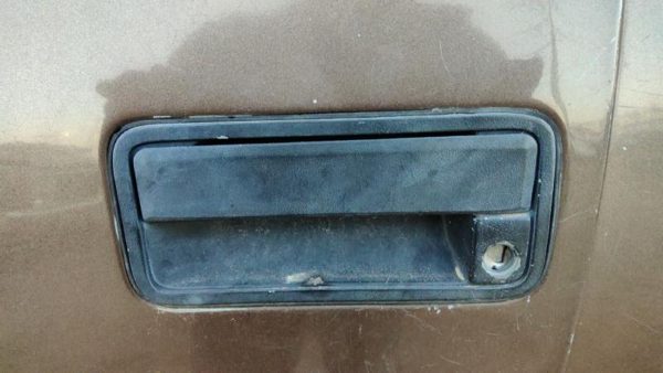 1994 Suburban 1500 Outside Door Handle LH — photo 1