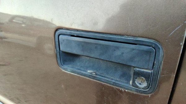 1994 Suburban 1500 Outside Door Handle LH — photo 2