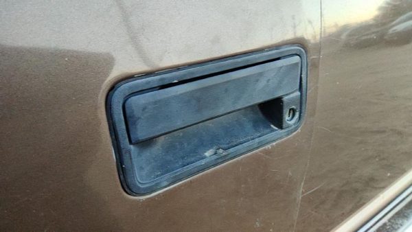 1994 Suburban 1500 Outside Door Handle LH — photo 3