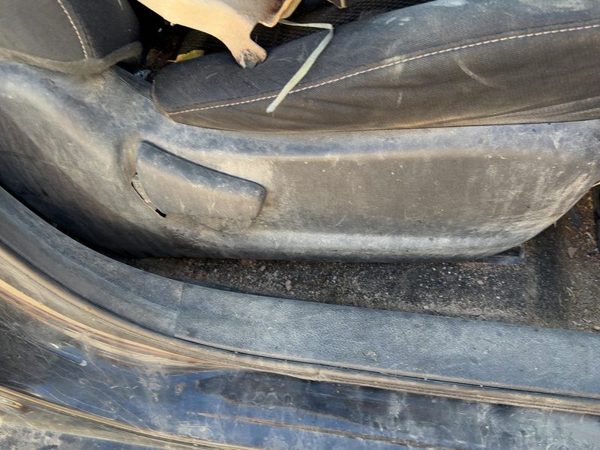 2014 Nissan Sentra Seat Track RH Charcoal G — photo 2