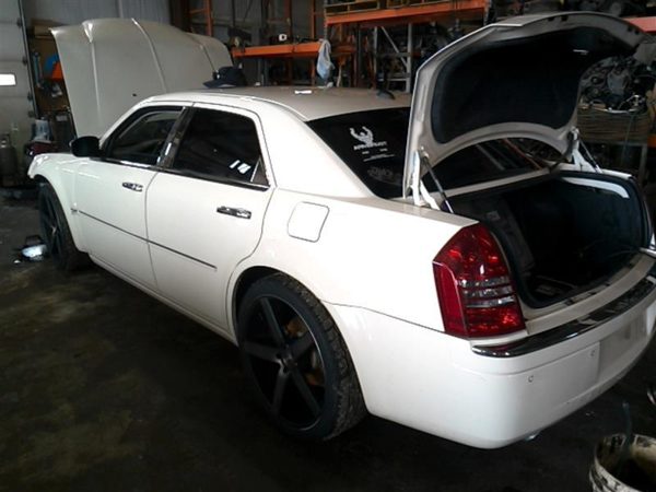 2006 Chrysler 300 — vehicle photo 5