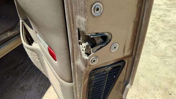 1992-2000 Silverado 2500 Passenger Right Front Door Latch With Rods/Cables Oem — photo 2