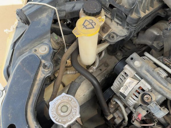 08-10 Town & Country Windshield Washer Fluid Reservoir With Pump Oem Wiper Tank — photo 2