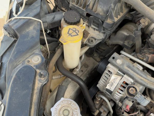 08-10 Town & Country Windshield Washer Fluid Reservoir With Pump Oem Wiper Tank — photo 3