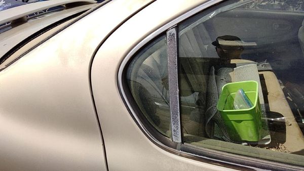 00-03 Maxima Passenger Right Rear Vent Window Back Door Glass With Frame Oem — photo 1