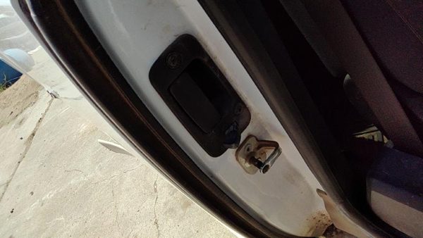 2008 Chevy Silverado 2500 Outside Door Handle RH White 50U — photo 2