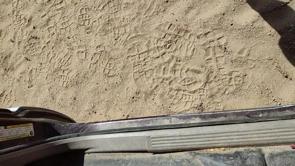 03-05 Dodge Ram 2500 Driver Left Lower Kick Trim Panel Oem Taupe L5 — photo 4