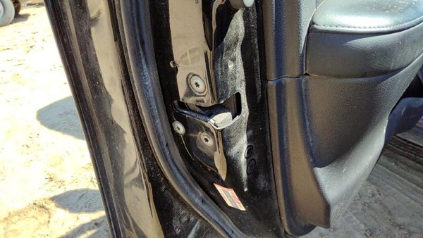 2013-2019 Nissan Sentra Driver Left Front Door Latch With Rods/Cables Oem — photo 1