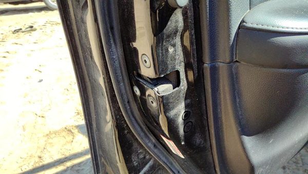 2013-2019 Nissan Sentra Driver Left Front Door Latch With Rods/Cables Oem — photo 3