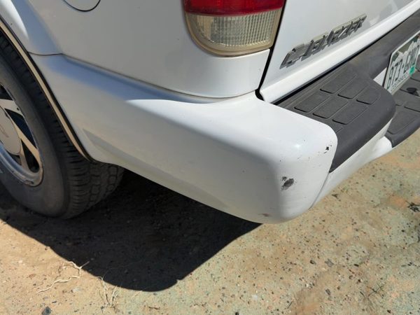 1998-2005 Chevy S10 Blazer Driver Left Rear Bumper End Cap OEM 12472163 — photo 1