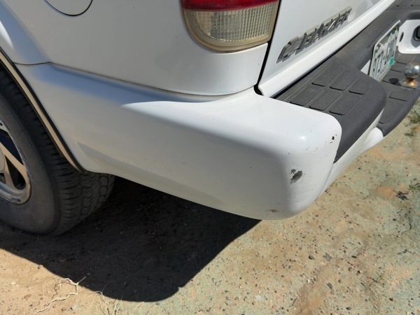 1998-2005 Chevy S10 Blazer Driver Left Rear Bumper End Cap OEM 12472163 — photo 2