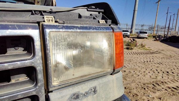 1989 Ford F150 Headlamp Assembly LH — photo 3