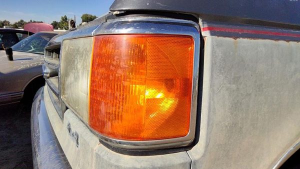 1989 Ford F150 Headlamp Assembly LH — photo 2