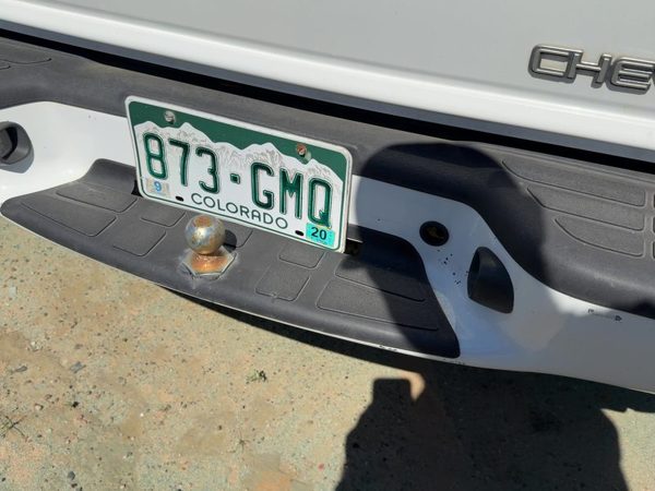 2001 Chevy S10 Blazer Rear Bumper Assembly with Mount Brackets White 50U — photo 2