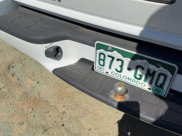 2001 Chevy S10 Blazer Rear Bumper Assembly with Mount Brackets White 50U — photo 4