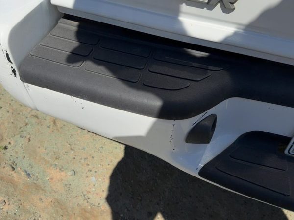 2001 Chevy S10 Blazer Rear Bumper Assembly with Mount Brackets White 50U — photo 7