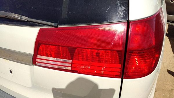2004-2005 Toyota Sienna Passenger Right Inner Tail Light Brake Lamp Oem Rear — photo 1