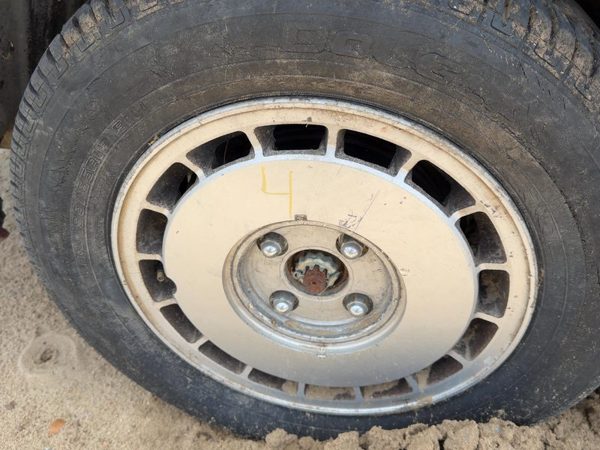 1987 Nissan Maxima 15" Aluminum Wheel Oem Factory Rim #4 15X6 4030038E27 — photo 4