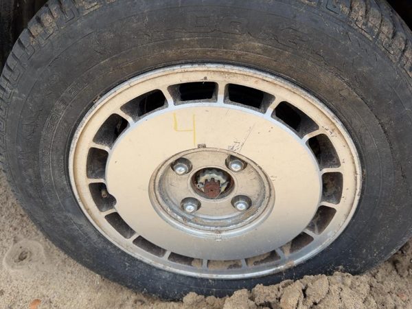 1987 Nissan Maxima 15" Aluminum Wheel Oem Factory Rim #4 15X6 4030038E27 — photo 2