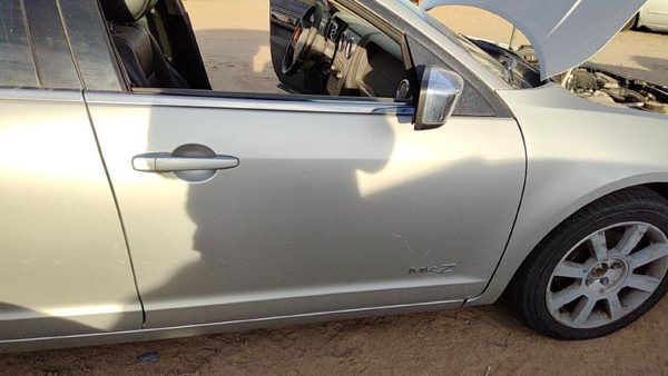 2007 Lincoln MKZ Front Door RH Silver Jp — photo 2
