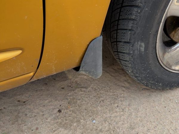 2001-2010 Chrysler Pt Cruiser Passenger Right Moulding From Fender Oem Mud Flap — photo 3