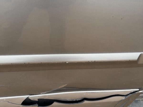 05-09 Legacy Outback Passenger Right Rear Lower Moulding From Door Silver Slq — photo 2