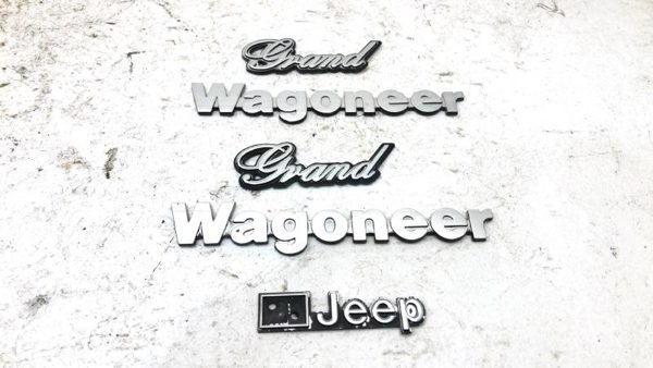 84-85 Jeep Grand Wagoneer Fender Emblem Tailgate Emblem Badge Set Oem — photo 1