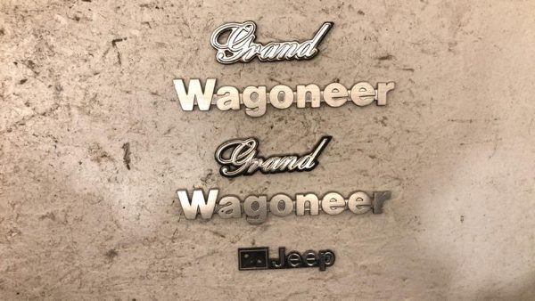 84-85 Jeep Grand Wagoneer Fender Emblem Tailgate Emblem Badge Set Oem — photo 3