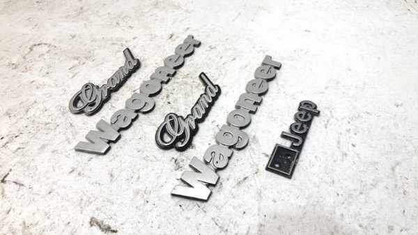 84-85 Jeep Grand Wagoneer Fender Emblem Tailgate Emblem Badge Set Oem — photo 2