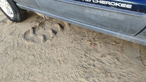 2004 Jeep Grand Cherokee Passenger Right Lower Rocker Panel Moulding Side Skirt — photo 3