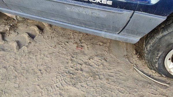 2004 Jeep Grand Cherokee Passenger Right Lower Rocker Panel Moulding Side Skirt — photo 2