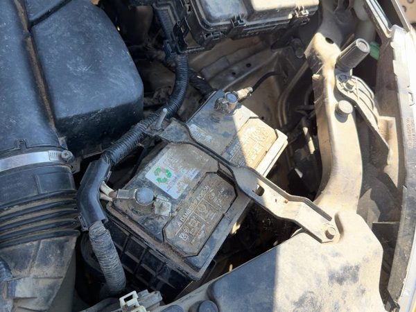 2002-2006 Honda Crv Complete Battery Box Mount Tray With Hold Down Oem — photo 2