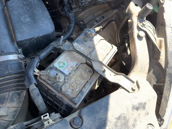 2002-2006 Honda Crv Complete Battery Box Mount Tray With Hold Down Oem — photo 3