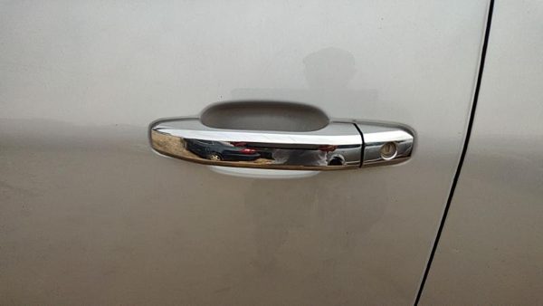 2015 Chevy Silverado 1500 Outside Door Handle LH Gan Silver — photo 3