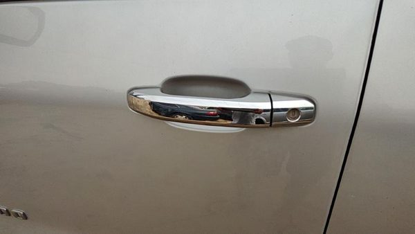 2015 Chevy Silverado 1500 Outside Door Handle LH Gan Silver — photo 5