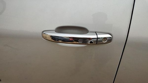 2015 Chevy Silverado 1500 Outside Door Handle LH Gan Silver — photo 4
