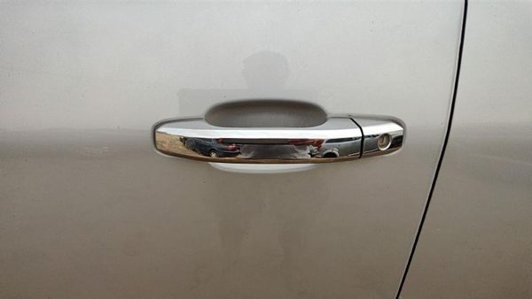 2015 Chevy Silverado 1500 Outside Door Handle LH Gan Silver — photo 2