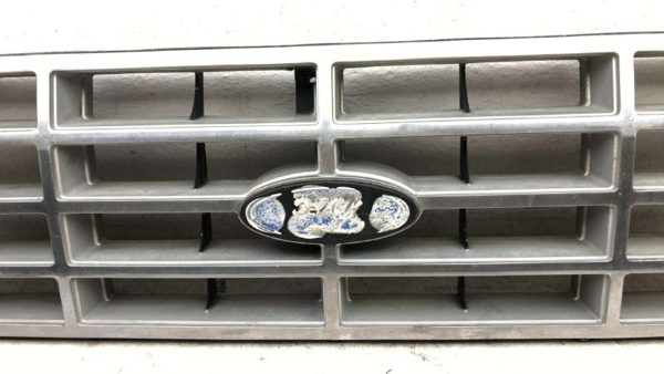 1982-1986 Ford F150 Front Grille Assembly Oem E3Tz8200G Bronco E3Tz8200G — photo 7