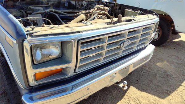 1982-1986 Ford F150 Front Grille Assembly Oem E3Tz8200G Bronco E3Tz8200G — photo 2