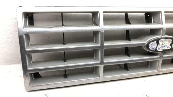 1982-1986 Ford F150 Front Grille Assembly Oem E3Tz8200G Bronco E3Tz8200G — photo 6