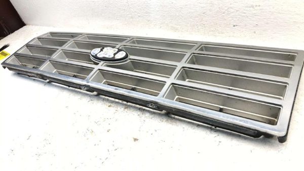 1982-1986 Ford F150 Front Grille Assembly Oem E3Tz8200G Bronco E3Tz8200G — photo 9