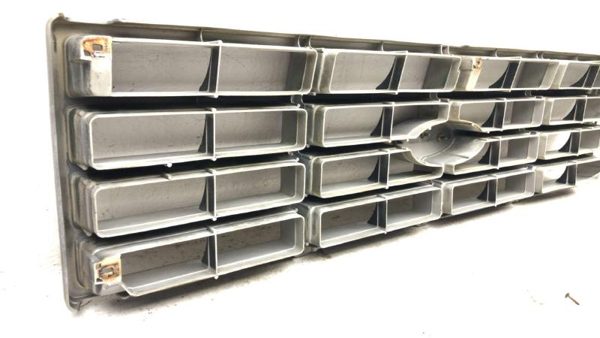 1982-1986 Ford F150 Front Grille Assembly Oem E3Tz8200G Bronco E3Tz8200G — photo 15