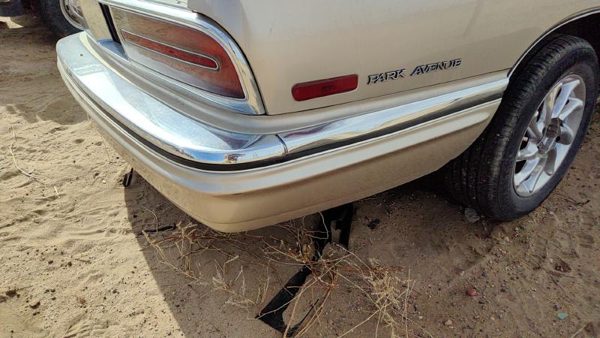 1991-1996 Buick Park Ave Ultra Rear Bumper Cover Assembly Oem Back Gold 25534978 — photo 7