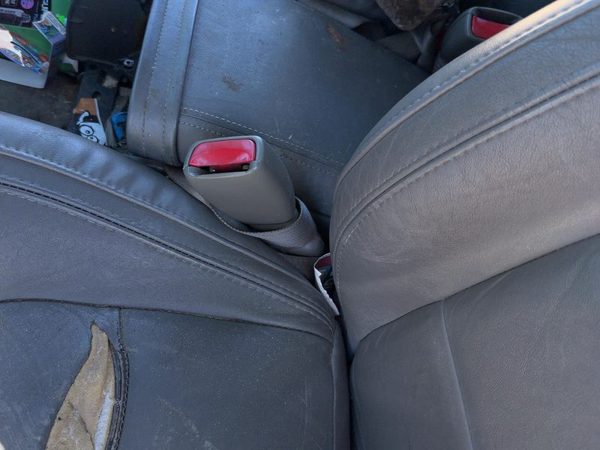 2005 Cadillac Deville Front Seat Belt LH Gray 142 — photo 1