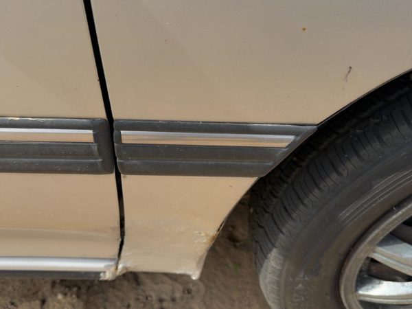 1990-1994 Subaru Legacy Passenger Right Moulding From Fender Oem Trim Strip — photo 1