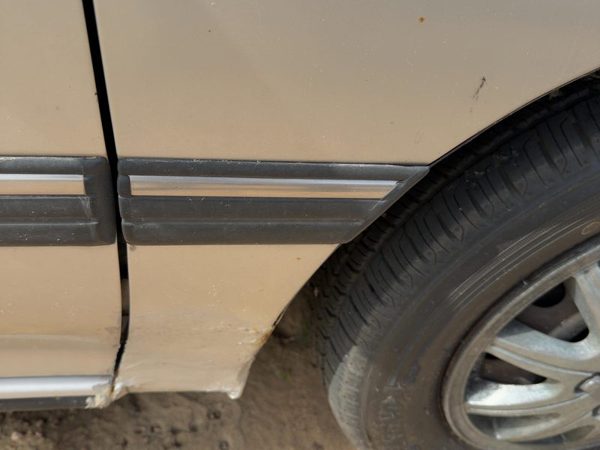 1990-1994 Subaru Legacy Passenger Right Moulding From Fender Oem Trim Strip — photo 3