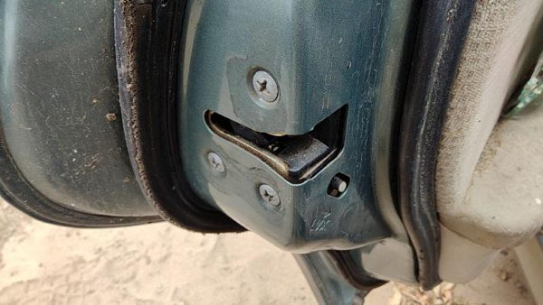 2000-2004 Legacy Outback Driver Left Rear Door Latch With Rods/Cables Oem Back — photo 3