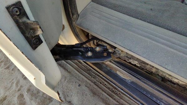 2008-2020 Dodge Grand Caravan Passenger Right Rear Door Lower Roller Oem Back — photo 2