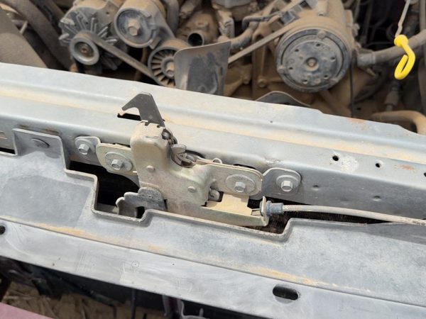 1987-1991 Ford F150 Hood Latch Assembly With Bracket Oem F0Tz16138A — photo 2