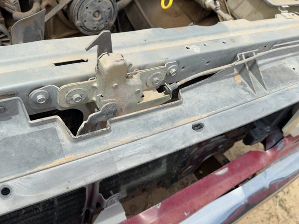 1987-1991 Ford F150 Hood Latch Assembly With Bracket Oem F0Tz16138A — photo 1